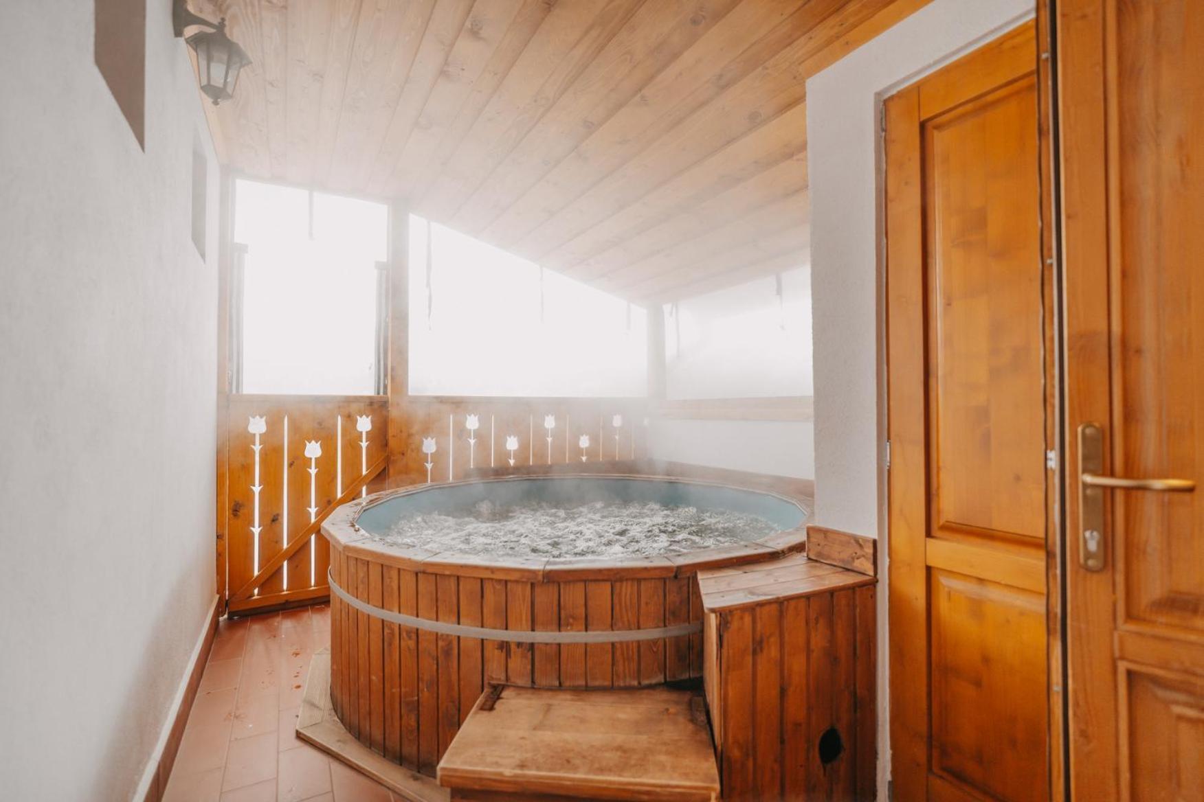 LOLO Park Resort Lacu Rosu Eksteriør bilde